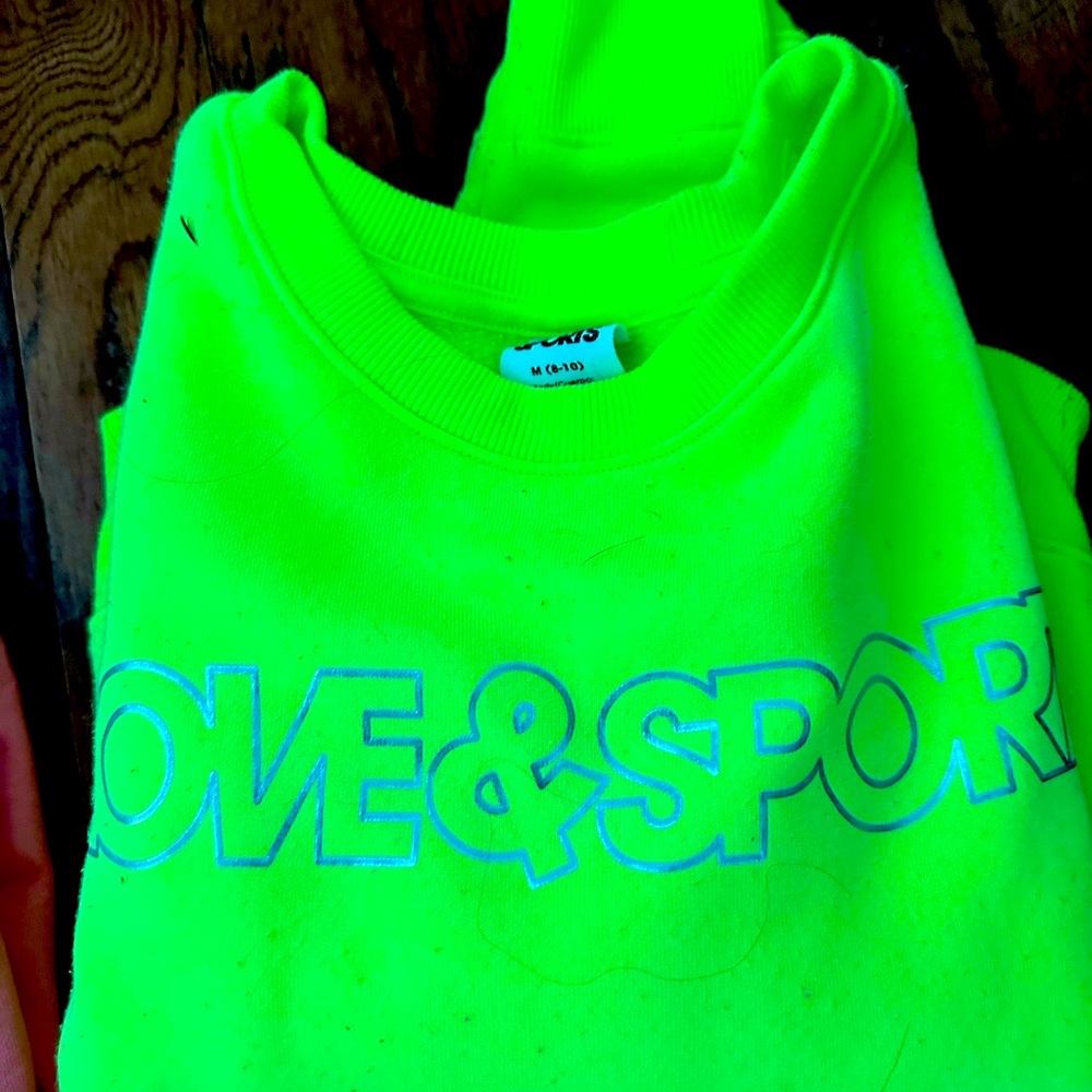 Neon yellow screw neck